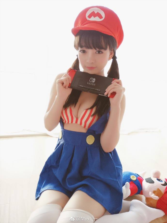 coser@Moi十一在《超级马里奥》游戏中化身可爱的“马里奥 ”插图