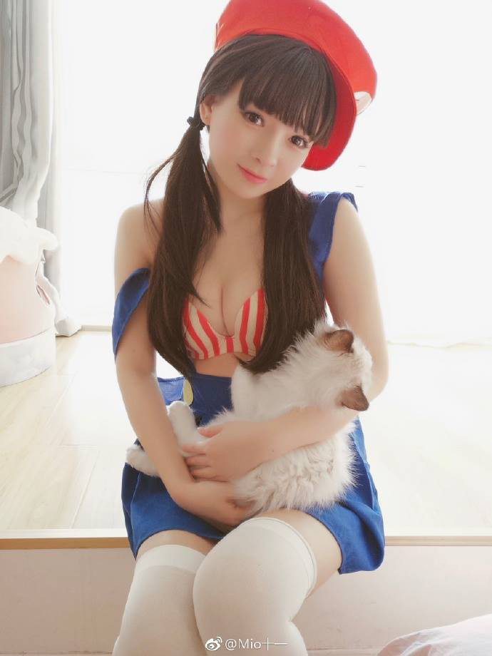 coser@Moi十一在《超级马里奥》游戏中化身可爱的“马里奥 ”插图2