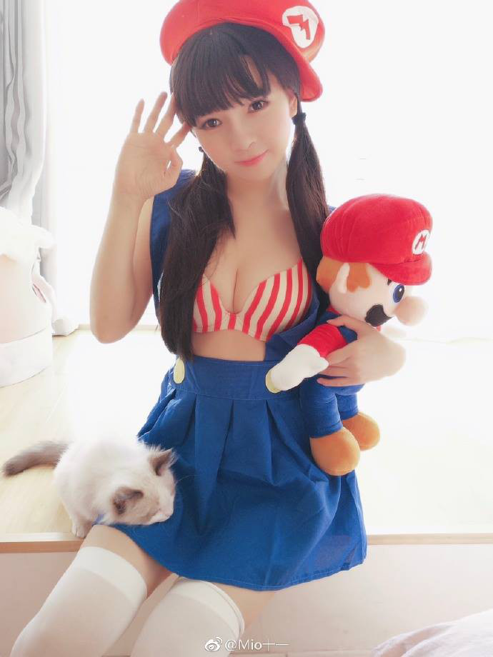 coser@Moi十一在《超级马里奥》游戏中化身可爱的“马里奥 ”插图1
