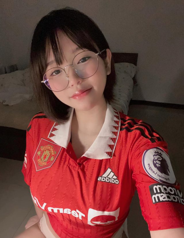 泰国女coser@Neko Chan在游戏《无畏契约》中化身“毒女”蝰蛇(泰国女总统照片)插图2