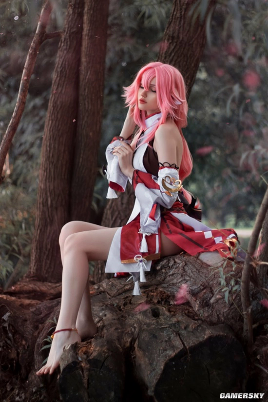 俄罗斯女coser@Vell Felice在《原神》变身“狐狸小姐”八重神子(俄罗斯女孩姓名)插图2