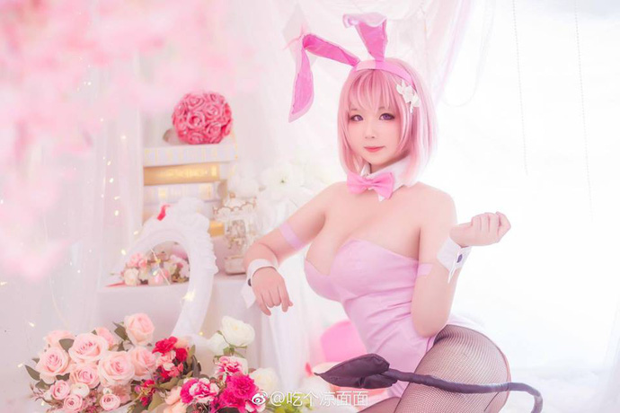 coser@吃个凉面面在《出包王女》化身粉红色的“兔女郎”梦梦·贝莉雅插图