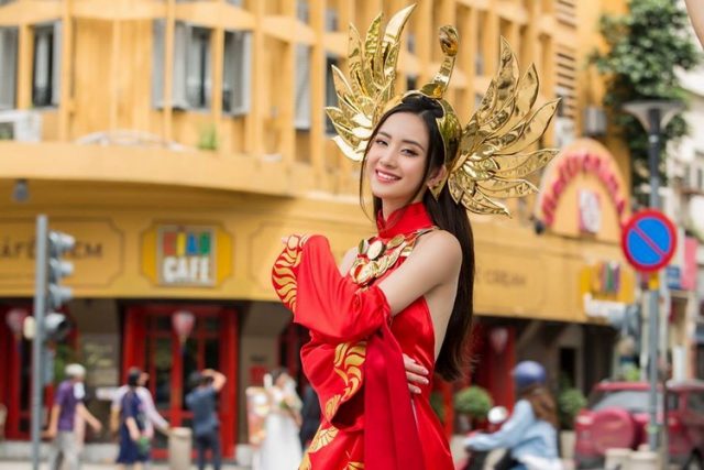 越南女coser@君羽在游戏《传说对决》中化身“光明女神”卢米娅(越南知名女dj)插图