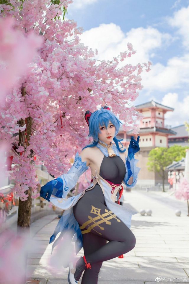 女coser@miidoo酱在游戏《原神Impact》中的甘雨COSPLAY(michi酱ins)插图
