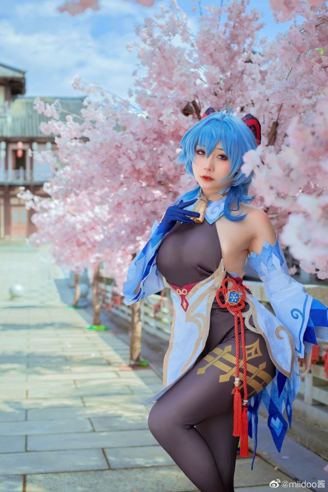 女coser@miidoo酱在游戏《原神Impact》中的甘雨COSPLAY(michi酱ins)插图1