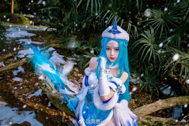 coser@同恩icon在《王者荣耀》中化身“冰雪女王”王昭君插图1
