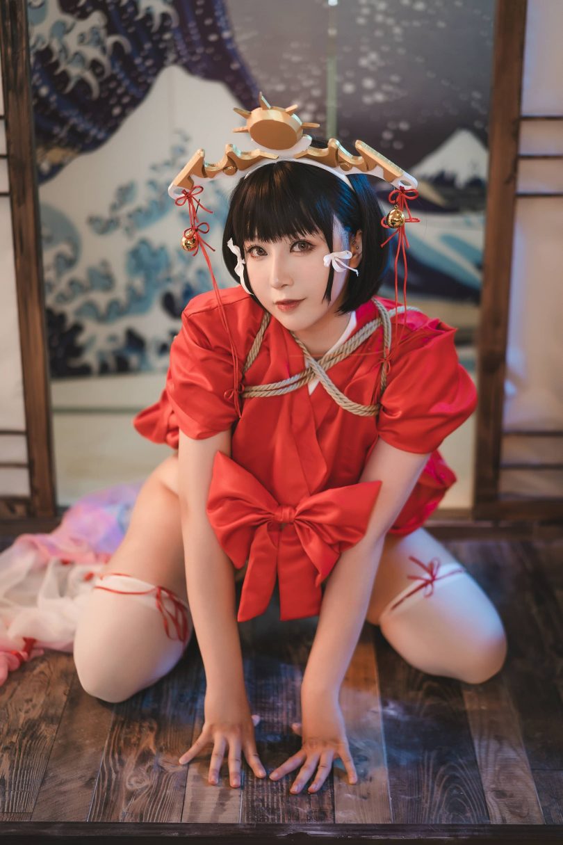 小容仔咕咕咕w cos辉夜姬 | 小容仔咕咕咕w_黑兽巫女·辉夜姬cos [31P-475MB](小容仔咕咕咕w个人资料及圣诞作品)插图