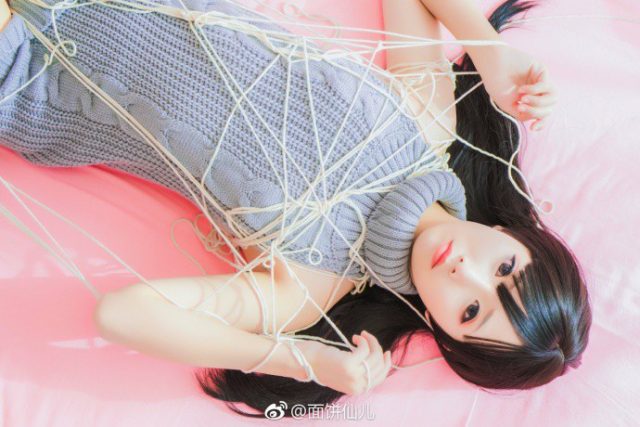 一组来自coser@面饼仙儿的“挑逗性”毛衣cosplay照片(coser面条)插图1