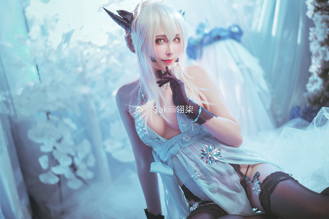 coser@Sakiiii翎柒在《Fate/Grand Order》化身性感美丽的阿尔托莉雅(翎七的微博)插图