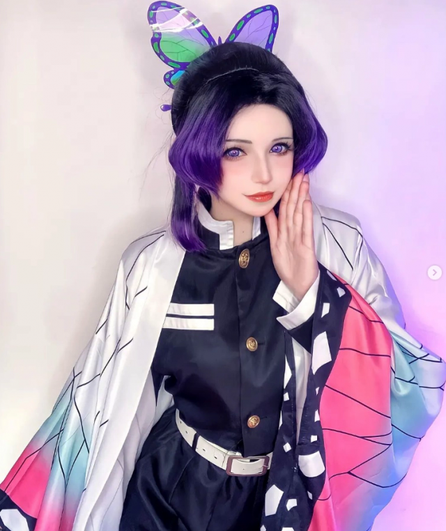 coser@alexy_sky_在漫画《鬼灭之刃》中化身“极甜的”蝴蝶忍 - COS森林