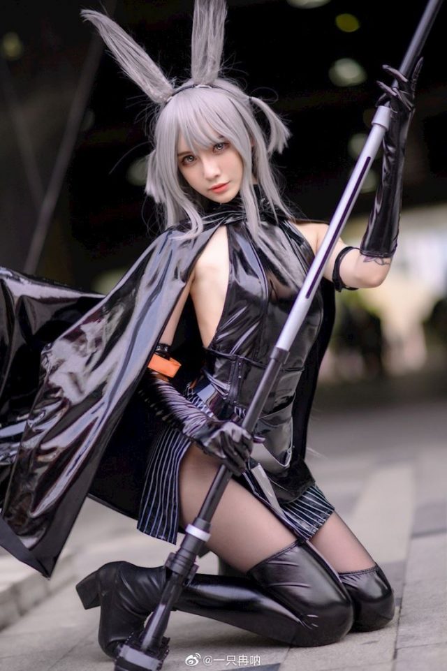 coser@一只冉呐在《明日方舟》中化身“五星近卫干员”暴行(一只冉呐微博)插图4