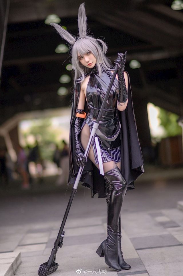 coser@一只冉呐在《明日方舟》中化身“五星近卫干员”暴行(一只冉呐微博)插图2