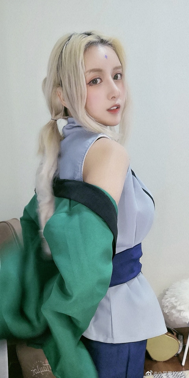 coser@小呆萝拉Lola在漫画《火影忍者》中化身“第五代火影”纲手(小呆小呆)插图1