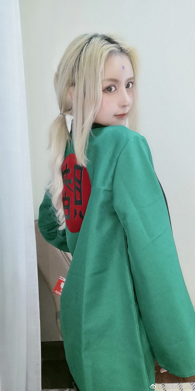 coser@小呆萝拉Lola在漫画《火影忍者》中化身“第五代火影”纲手(小呆小呆)插图