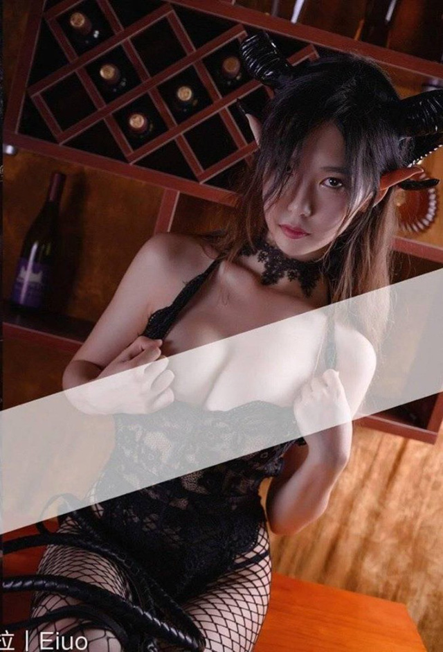 密室中的诱惑：coser Eiuo_扒拉变身性感的“兔女郎版”魅魔(密室里的秘密攻略)插图5