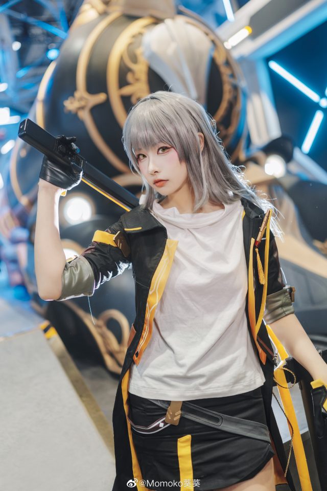 Momoko葵葵cos《崩坏：星穹铁道》开拓者·星，星辰闪耀英姿飒爽插图3