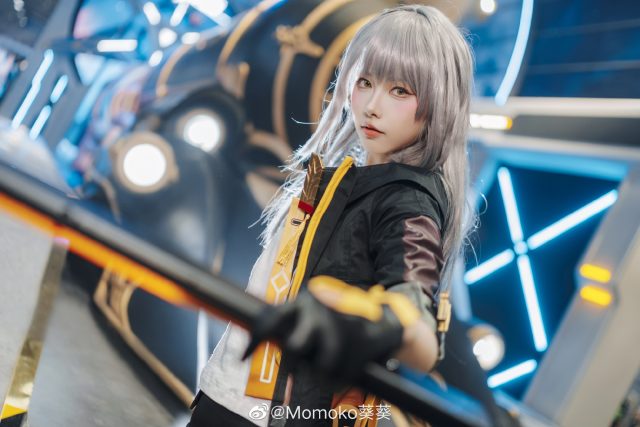 Momoko葵葵cos《崩坏：星穹铁道》开拓者·星，星辰闪耀英姿飒爽插图1