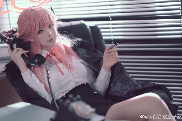 w百合欧皇子w cos《蔚蓝档案》陆八魔爱露，在Twitter上引发热议(w百合欧皇子是谁)插图1