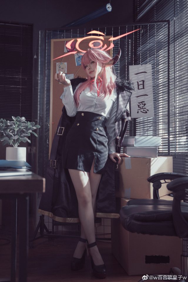 w百合欧皇子w cos《蔚蓝档案》陆八魔爱露，在Twitter上引发热议(w百合欧皇子是谁)插图2