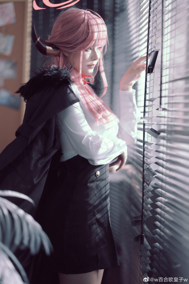 w百合欧皇子w cos《蔚蓝档案》陆八魔爱露，在Twitter上引发热议(w百合欧皇子是谁)插图3