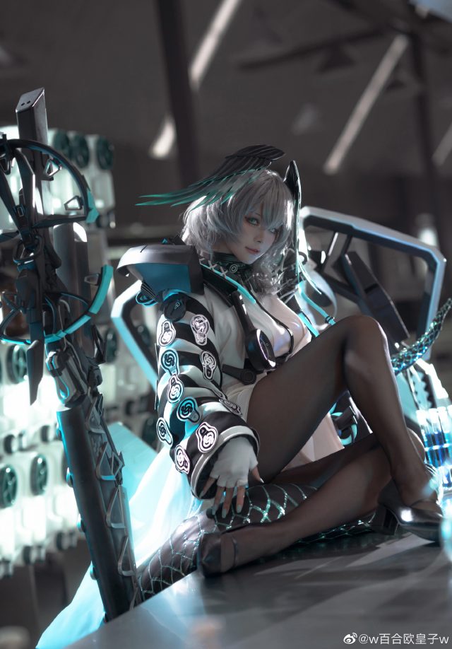 w百合欧皇子w cos《明日方舟》霍尔海雅，美轮美奂光芒四射(w百合欧皇子是谁)插图