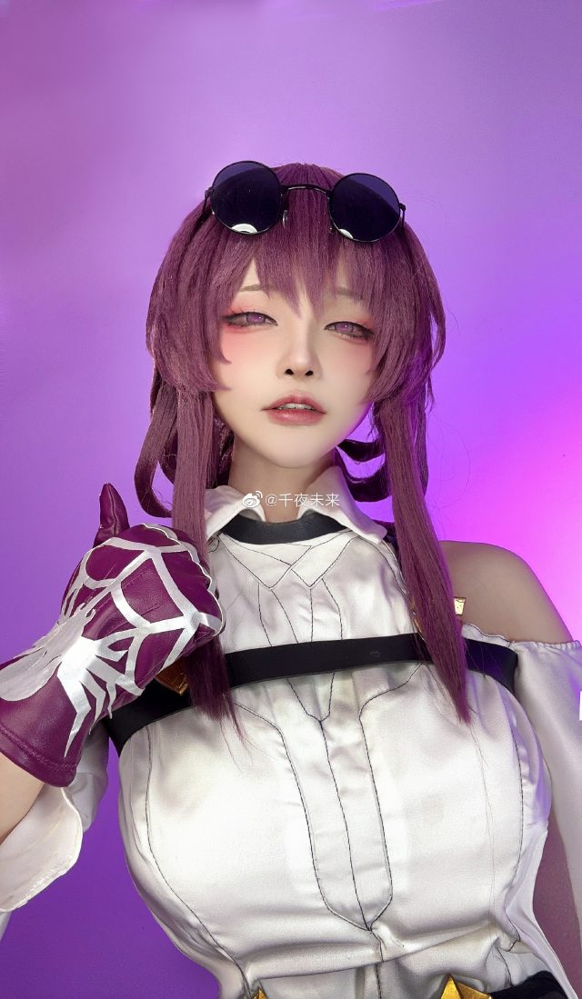 千夜未来cos《崩坏：星穹铁道》卡芙卡，性感杀手绽放崩坏魅力插图4