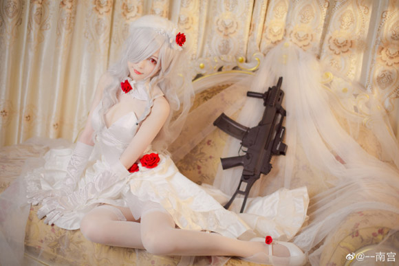 coser南宫完美还原“迈出步伐的你”G36C的美丽礼服装扮插图1