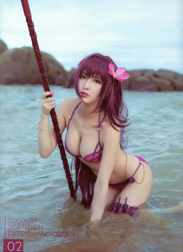 在下萝莉控ii的《Fate/Grand Order》斯卡哈COSPLAY，展现了性感与迷人插图