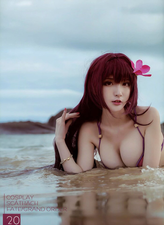 在下萝莉控ii的《Fate/Grand Order》斯卡哈COSPLAY，展现了性感与迷人插图4