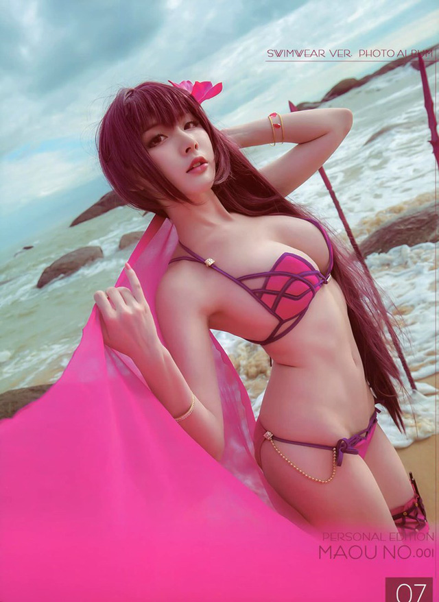 在下萝莉控ii的《Fate/Grand Order》斯卡哈COSPLAY，展现了性感与迷人插图2