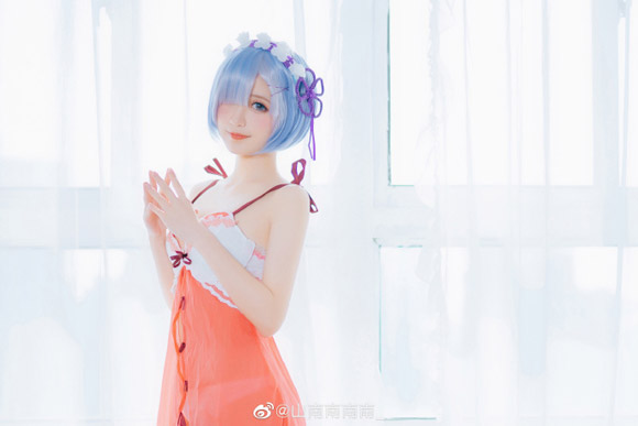 山南南南南的“睡衣版”蕾姆cosplay，将可爱迷人的角色带到眼前(山南山歌词)插图