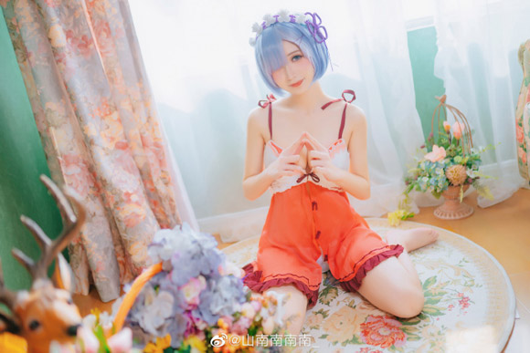 山南南南南的“睡衣版”蕾姆cosplay，将可爱迷人的角色带到眼前(山南山歌词)插图1