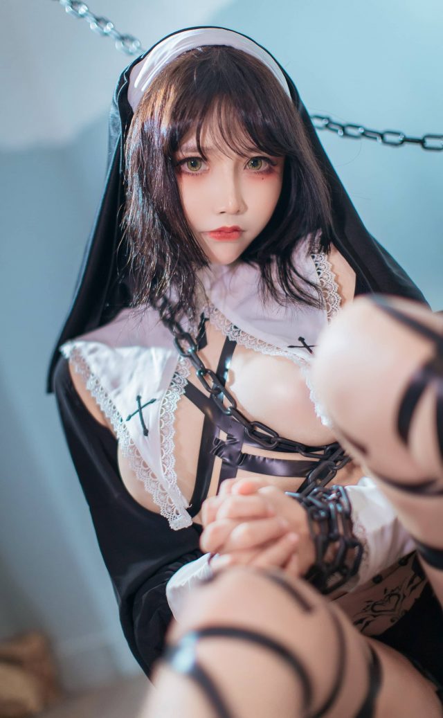 COSPLAY的创意与个性：抱走莫子a变身性感诱人的修女(cosplay的意义)插图5