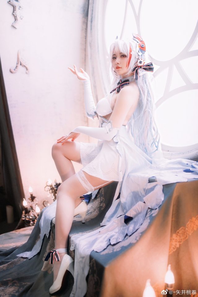 《碧蓝航线》cosplay：coser矢井桃卷优雅美丽的“花嫁版”欧根亲王插图1