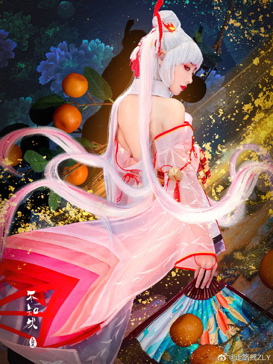 coser走路摇ZLY化身不知火，演绎阴阳师性感歌姬的妩媚风韵(走路摇头的网红)插图3