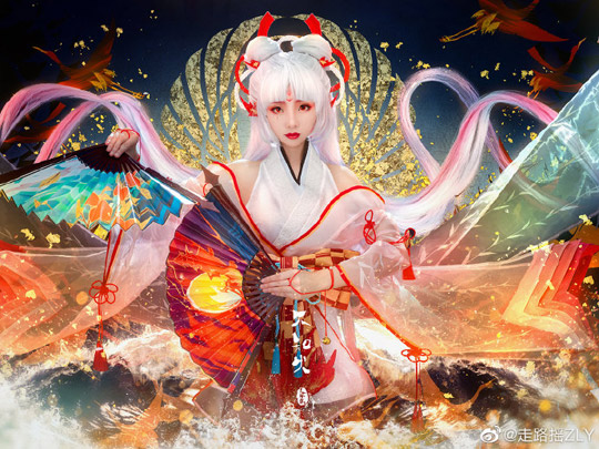 coser走路摇ZLY化身不知火，演绎阴阳师性感歌姬的妩媚风韵(走路摇头的网红)插图