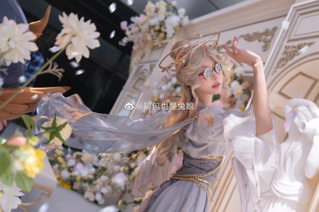 阿包也是兔娘cos《第五人格》艾玛·伍兹，演绎美丽可爱的园丁(阿包也是兔娘怎么了)插图1