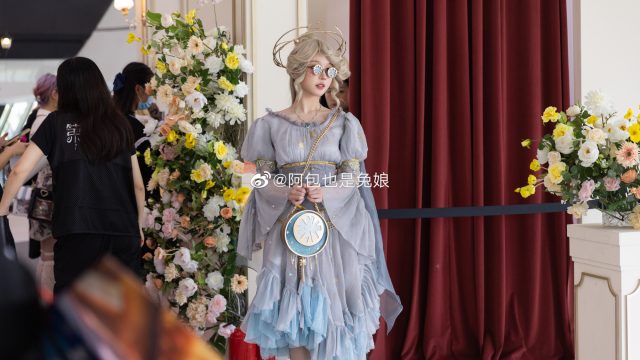 阿包也是兔娘cos《第五人格》艾玛·伍兹，演绎美丽可爱的园丁(阿包也是兔娘怎么了)插图