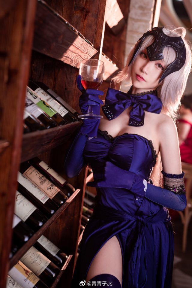 青青子Js cosplay“圣夜的晚餐”礼装的黑贞，迷人魅力尽显(青青子衿 小说)插图4
