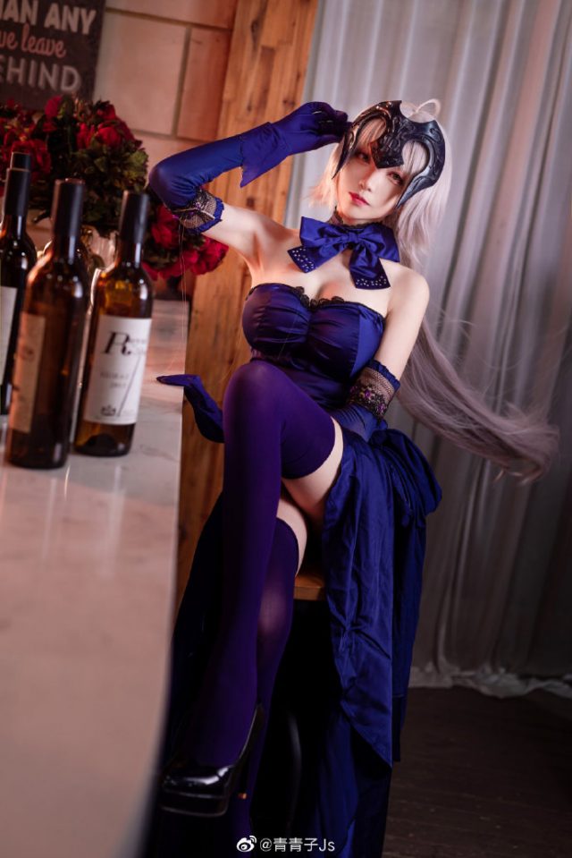 青青子Js cosplay“圣夜的晚餐”礼装的黑贞，迷人魅力尽显(青青子衿 小说)插图1