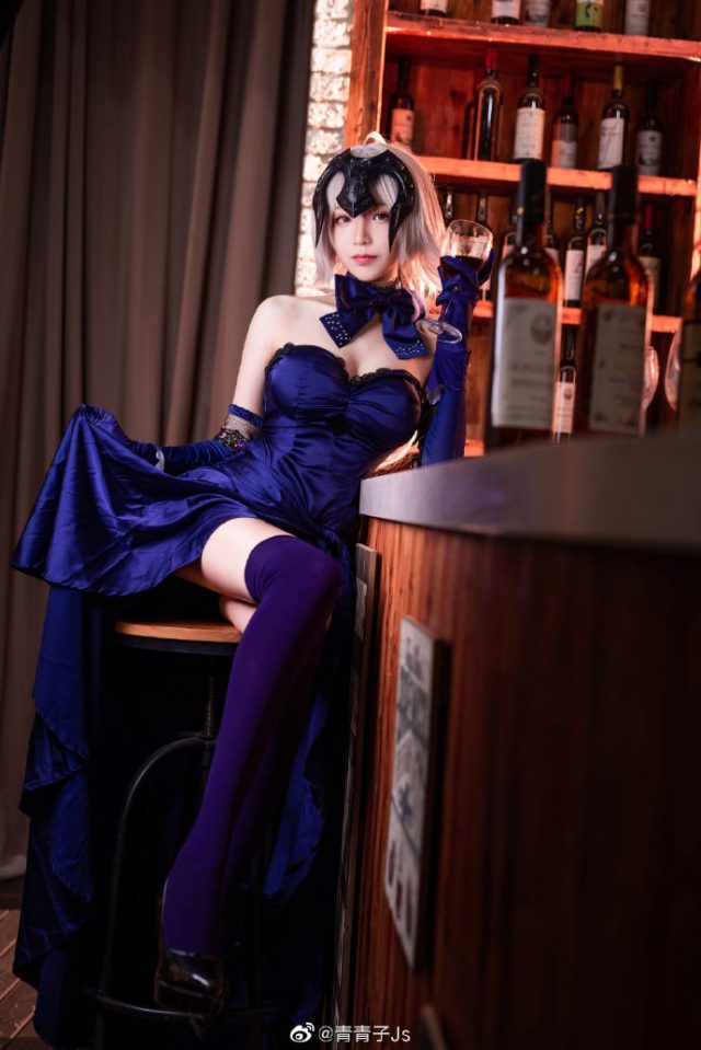 青青子Js cosplay“圣夜的晚餐”礼装的黑贞，迷人魅力尽显(青青子衿 小说)插图