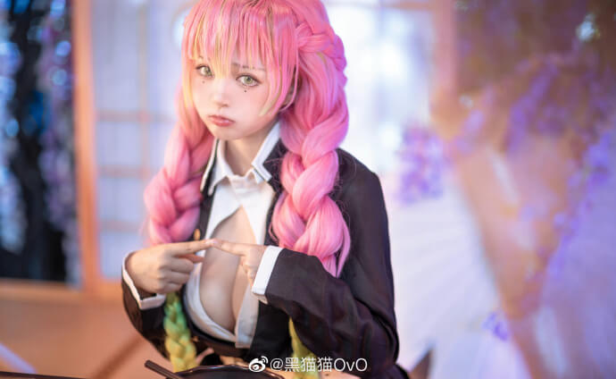 coser黑猫猫OvO化身《鬼灭之刃》甘露寺蜜璃，展现可爱恋柱的魅力(黑猫 cp)插图1