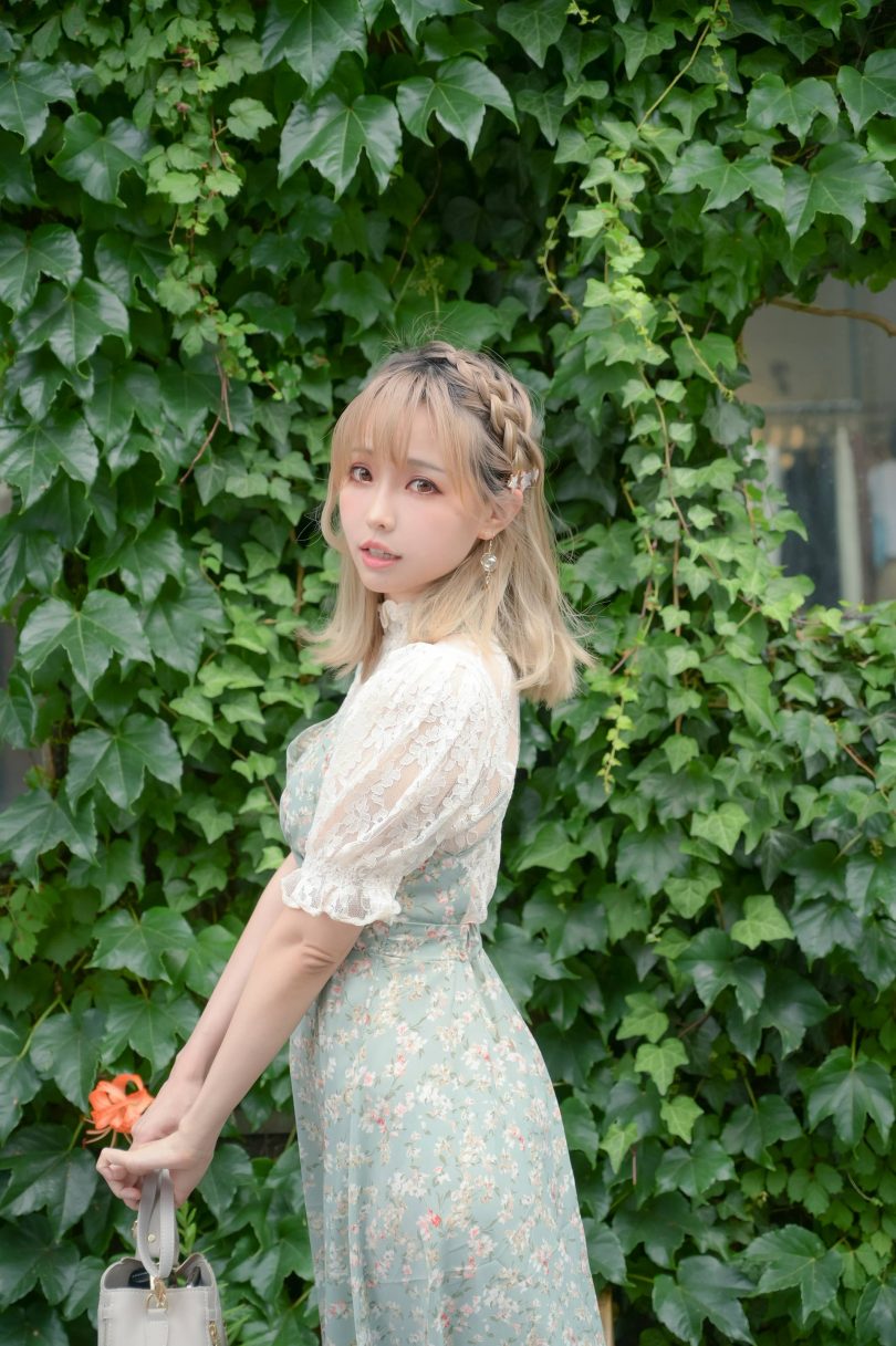 ElyEE子 cosplay作品 | ElyEE子_Sea Foam·碎花裙cos图集 [15P-56MB]