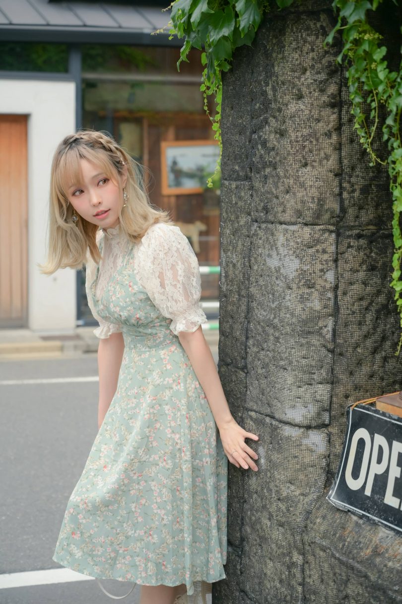 ElyEE子 cosplay作品 | ElyEE子_Sea Foam·碎花裙cos图集 [15P-56MB]