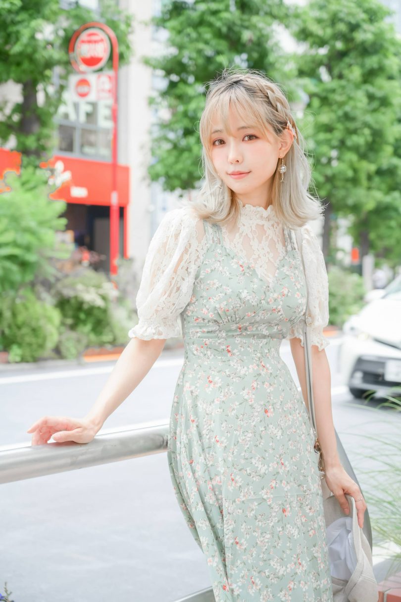 ElyEE子 cosplay作品 | ElyEE子_Sea Foam·碎花裙cos图集 [15P-56MB]