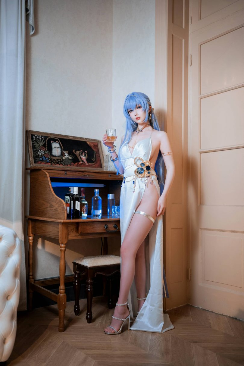 rioko凉凉子cos海伦 | rioko凉凉子(肉扣热热子)_胜利女神·海伦礼服cos [48P14V-1.32GB]插图