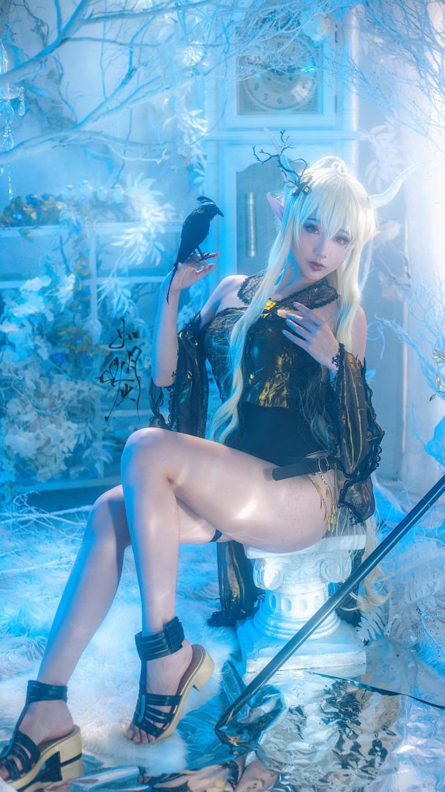 [明日方舟]如月灰cos闪灵，展现“静谧午夜”的神秘之美(明日方舟最新活动如我所见)插图