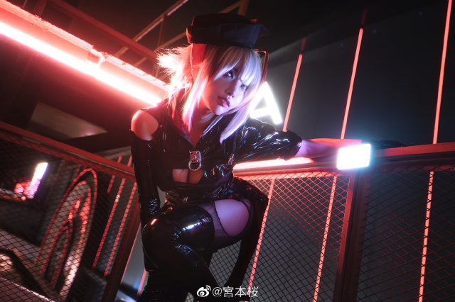 宮本桜cos《明日方舟》W，展现狙击魅影的酷帅迷人插图3