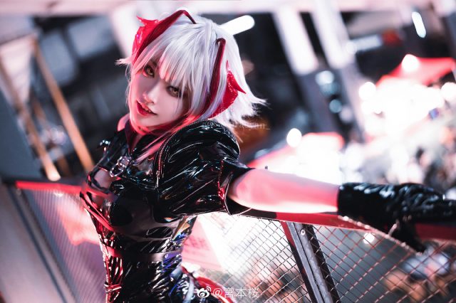 宮本桜cos《明日方舟》W，展现狙击魅影的酷帅迷人插图5