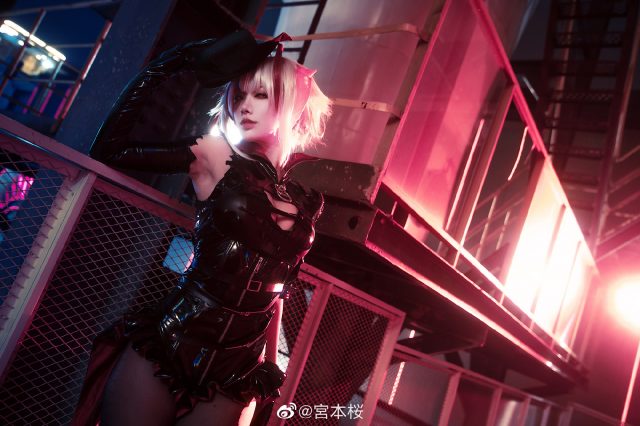 宮本桜cos《明日方舟》W，展现狙击魅影的酷帅迷人插图2